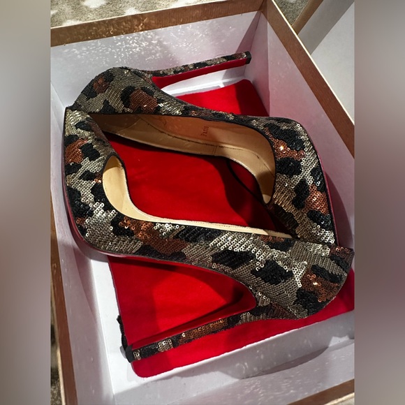 Christian Loubition Sequins Cheetah Pumps. Size 38 - Picture 2 of 13